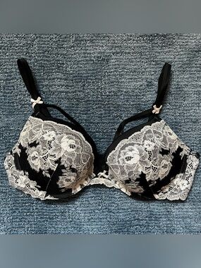 Victoria's Secret Black and Cream Lace Push-Up Bra with Floral Detail